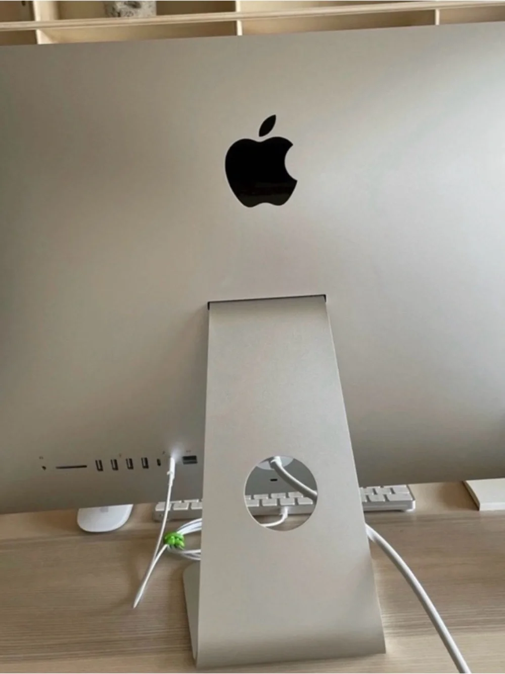 Apple iMac in Silver with Black Display a1418 2017
